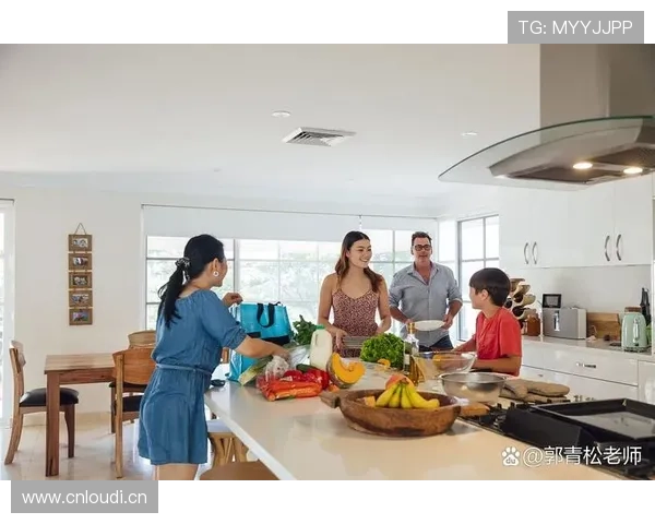 阿什拉夫家庭生活探秘：揭示幸福背后的真实故事与挑战