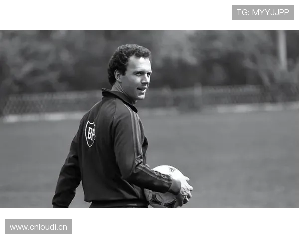 贝肯鲍尔谈职业生涯巅峰表现，展现足球场上的传奇魅力