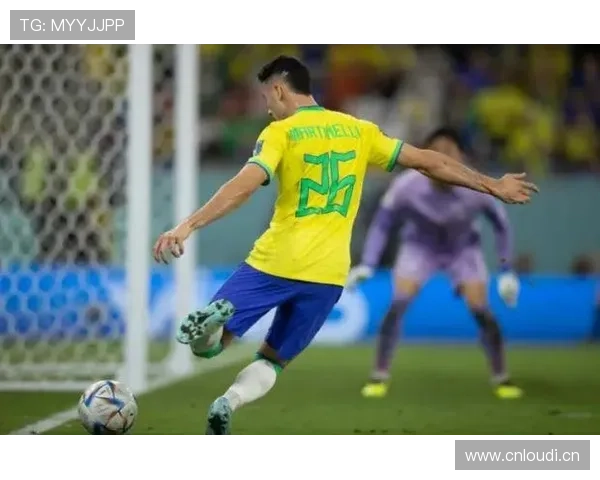 马丁内利无球跑动与纵深冲击解析