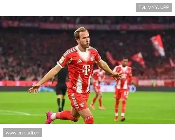 凯恩与莱万：拜仁中锋战术角色与终结效率对比分析