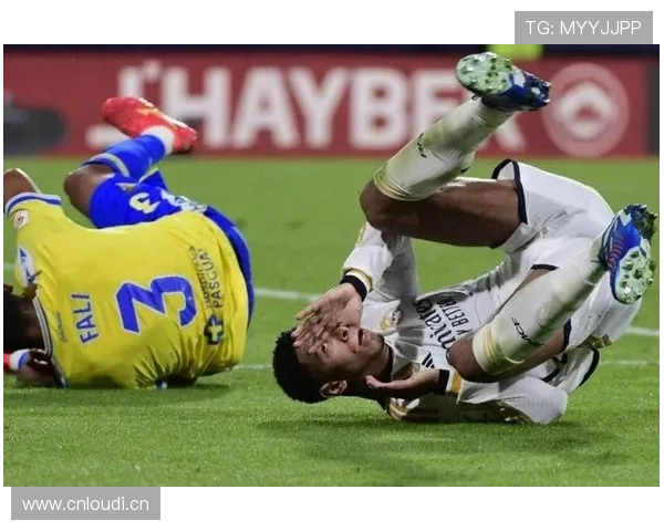 皇马中场防守断档问题显现,表面控场实则稳定性承压 皇马中场防守断档问题显现,表面控场实则稳定性承压